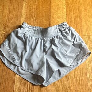 Lululemon Low rise 2.5 Hotty Hots Size 4 Light blue